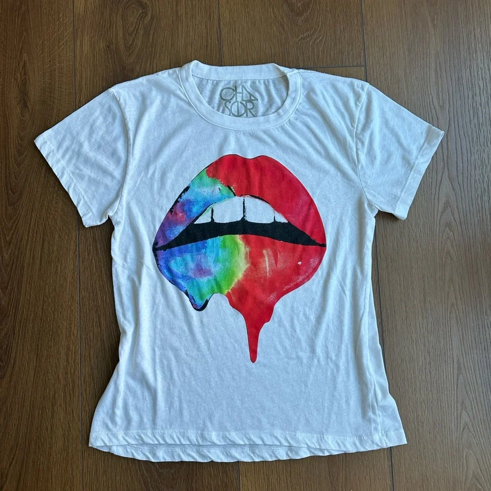 Chaser White Tee with Colorful Lips Design NWOT - Picture 1 of 7